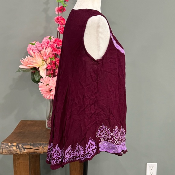 Stylo Sleeveless Top - Picture 5 of 10